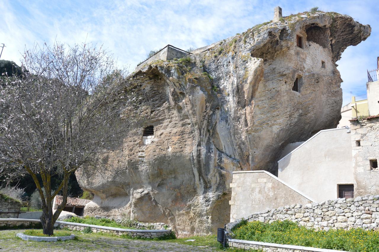 Domus De Janas
